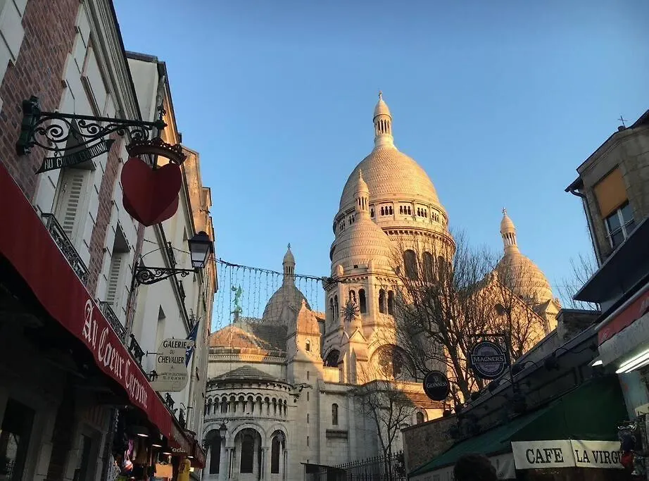 Paris Montmartre Apartment With A View And Swimming Pool Access
