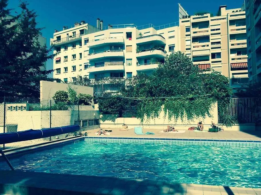 Paris Montmartre Apartment With A View And Swimming Pool Access